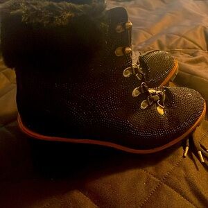 Women's low heel boots